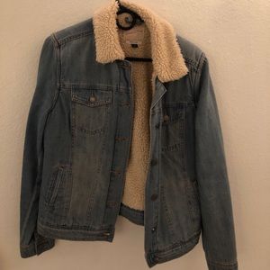 Fluffy jean jacket😩🤩😍